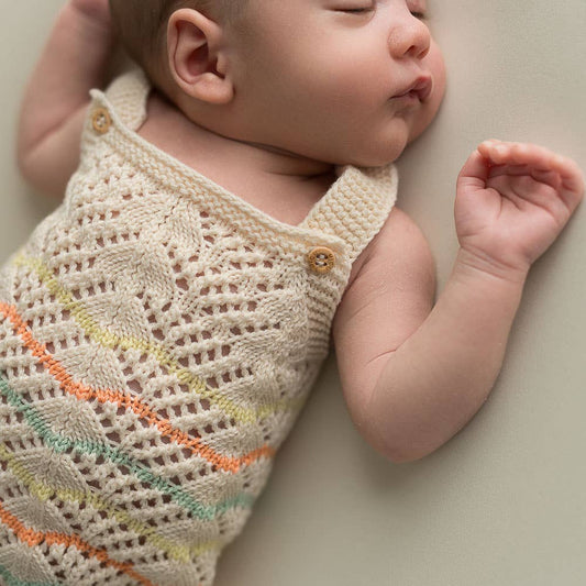 Gestrickter Romper im Lochmuster - Bio