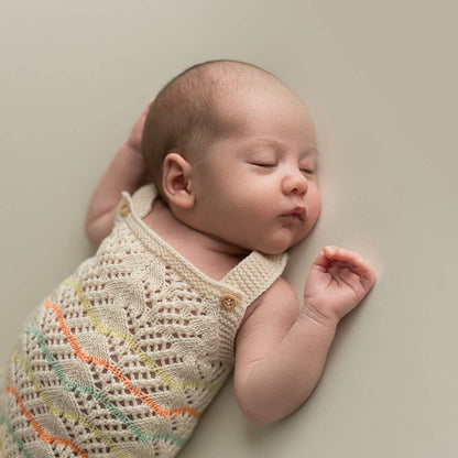Gestrickter Romper im Lochmuster - Bio