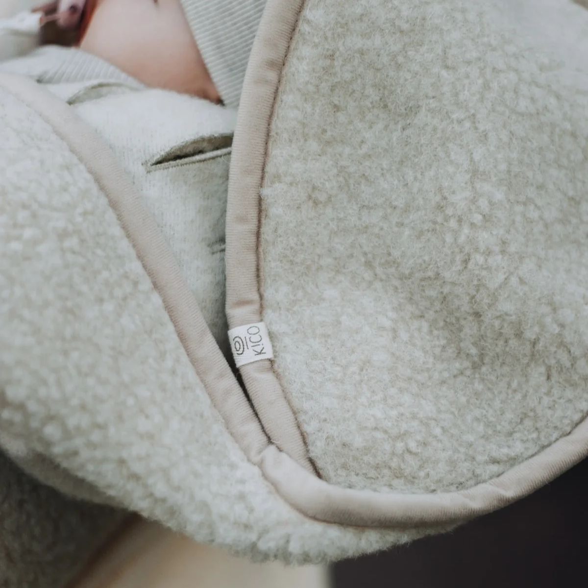 Baby blanket wrap with hood in 100% merino wool